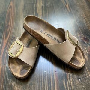 Birkenstock Big Buckle sandal size 41 - color light tan.
